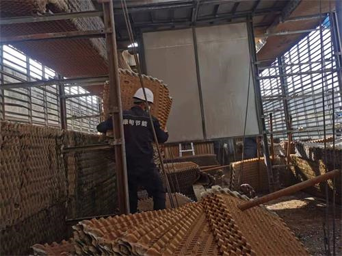 工業冷卻塔填料的原材料組成?(冷卻塔填料工作原理)