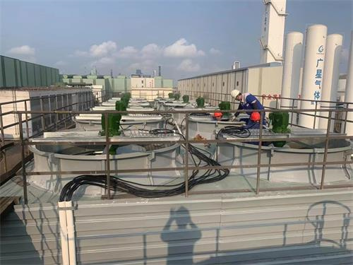 封閉式冷卻塔進(jìn)風(fēng)口處結(jié)冰的原因(封閉式冷卻塔安裝